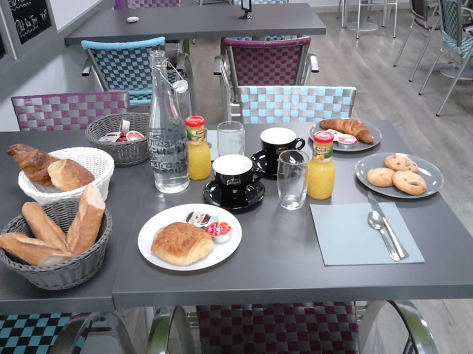L'Envers Du Castille Otel Parthenay Dış mekan fotoğraf